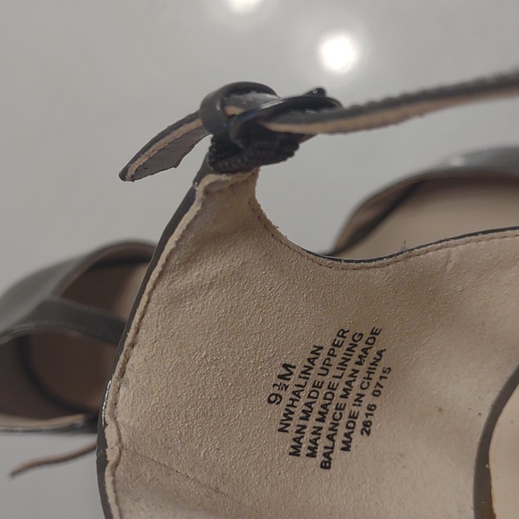 Nine West Halinan Gray Patent Leather T Strap Heels Sz 9.5 Ankle Strap - Picture 4 of 7
